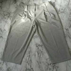 Worthington Gray Pleated Capri/Cropped Dress Pant